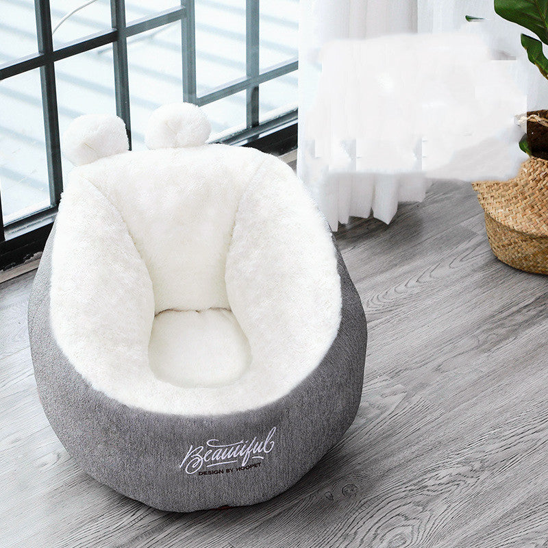 Niedliches kreatives Nest mit Ohren